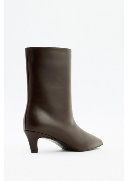 Bot 2515 - Sivri Burun Dikiş Detaylı Acı Kahve Kadın Bot