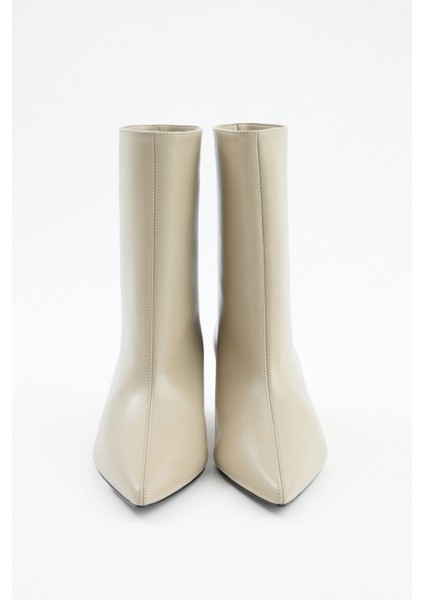 Bot 2515 - Sivri Burun Dikiş Detaylı Bej Kadın Bot