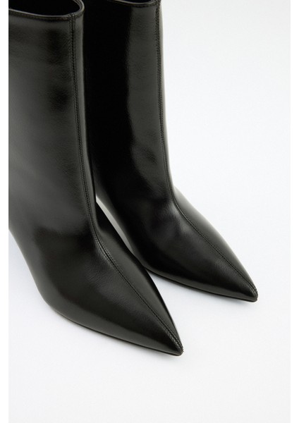 Bot 2515 - Sivri Burun Dikiş Detaylı Siyah Kadın Bot