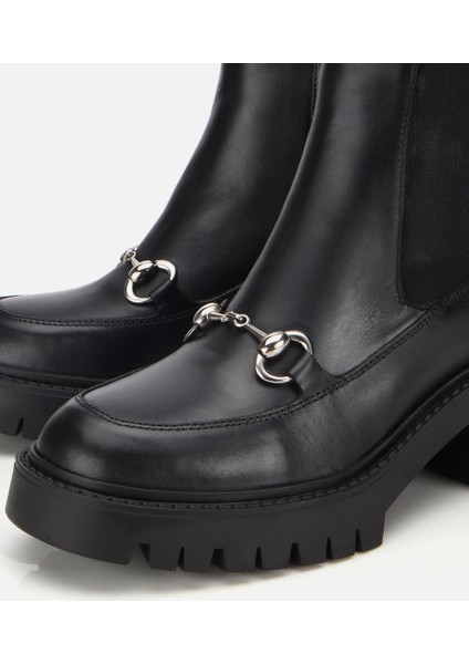 01BOH313190A100 KADIN Deri Siyah Tokalı Lastik Detaylı Kalın Tabanlı Topuklu Bot modelleri