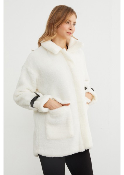 Kolları Tokalı Çift Cepli Pelüş Mont