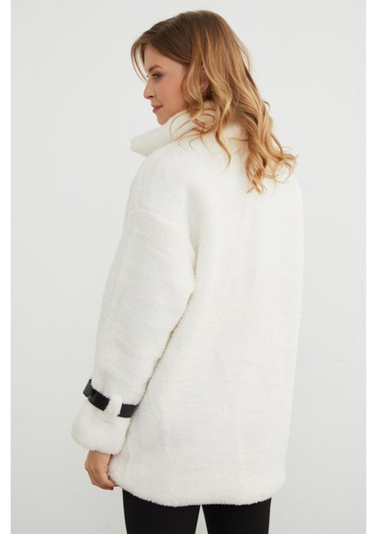 Kolları Tokalı Çift Cepli Pelüş Mont