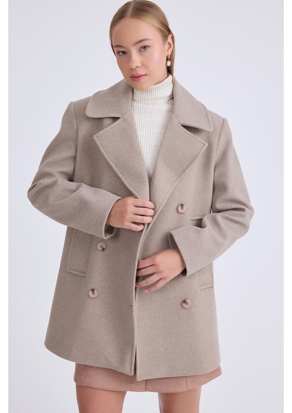 Düğmeli Büyük Cepli Kısa Kaşe Kaban