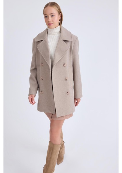 Düğmeli Büyük Cepli Kısa Kaşe Kaban fiyatları