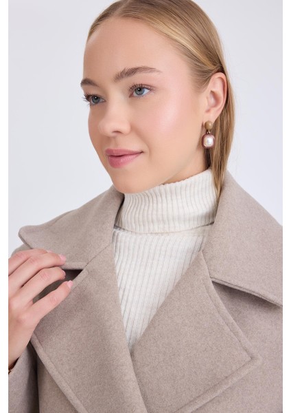 Düğmeli Büyük Cepli Kısa Kaşe Kaban indirimleri