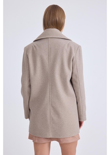 Düğmeli Büyük Cepli Kısa Kaşe Kaban