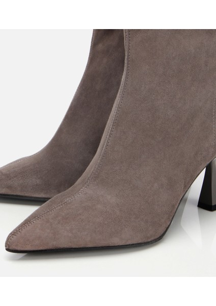 01BOH312650A450 KADIN Süet Deri Vizon Dikiş Detaylı Sivri Kısa Topuklu Bot modelleri