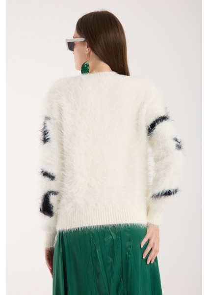 Kadın Beyaz Sakal Iplik Inci Detaylı Bisiklet Yaka Triko Kazak