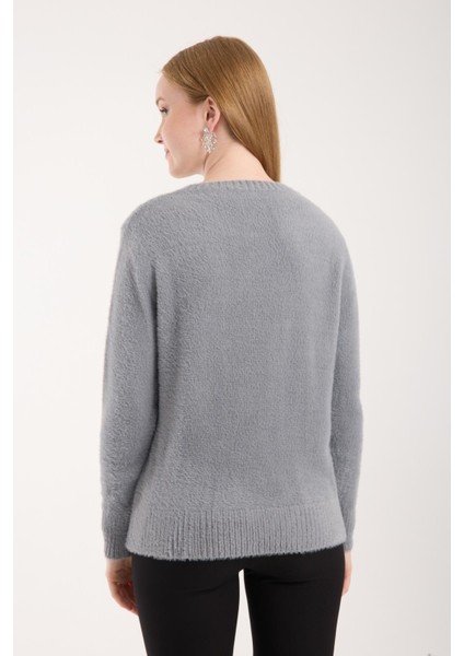 Kadın Gri Bisiklet Yaka Taş ve Inci Işlemeli Triko Kazak