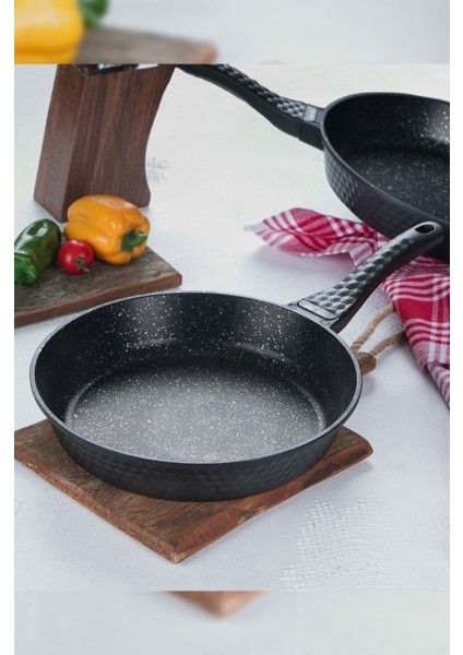 8559 Diamante Black Tava 28 cm