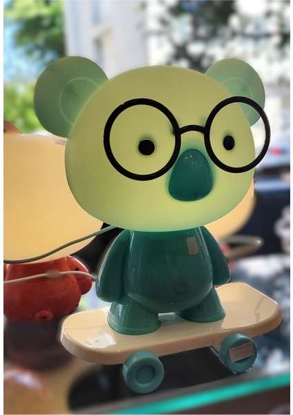 Kaykaylı Koala Figür Büyük Boy Masa Üstü Gece Lambası 3 Kademeli Işık (22CM*18CM) AD4969