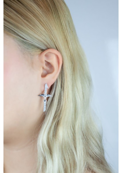 Melek Kanat Figürlü Zirkon Taşlı Gümüş Renk Küpe