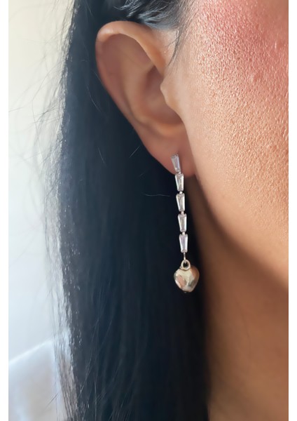 Kalp Sallantılı Baget Taşlı Küpe