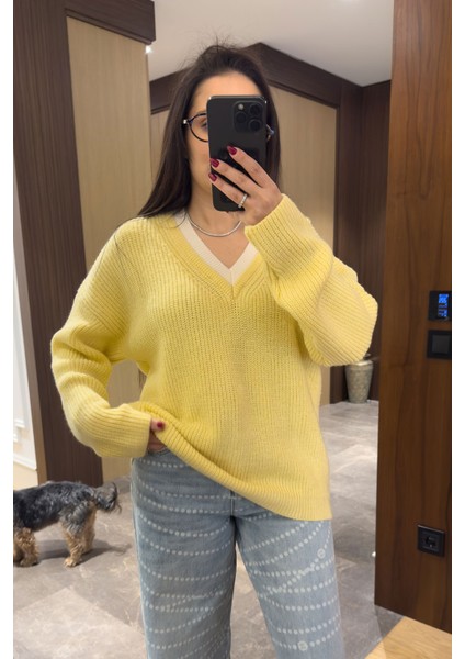 Yakası Renkli Triko Kazak- Sarı