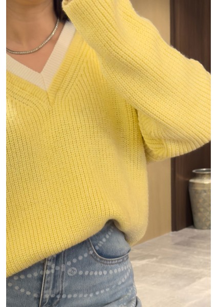 Yakası Renkli Triko Kazak- Sarı fırsatları