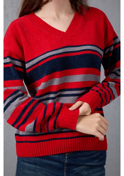 Kadın Kırmızı Çizgili V Yaka Şönil Kadife Triko Kazak indirimleri