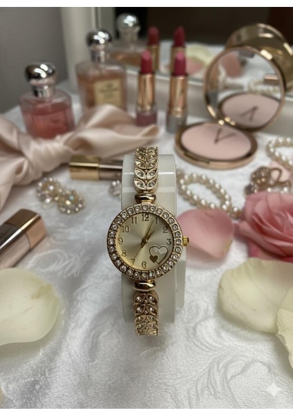 Taşlı Kasa Içi Kalp Detaylı Minimal Kol Saati