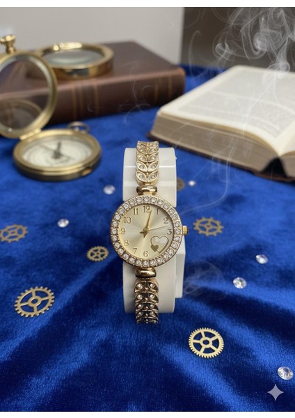 Taşlı Kasa Içi Kalp Detaylı Minimal Kol Saati fiyatları