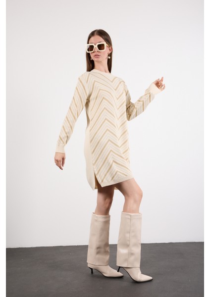 Kadın Ekru Yan Yırtmaçlı Bisiklet Yaka Sim Desenli Triko Bluz fırsatları