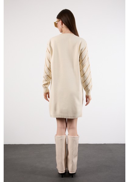 Kadın Ekru Yan Yırtmaçlı Bisiklet Yaka Sim Desenli Triko Bluz