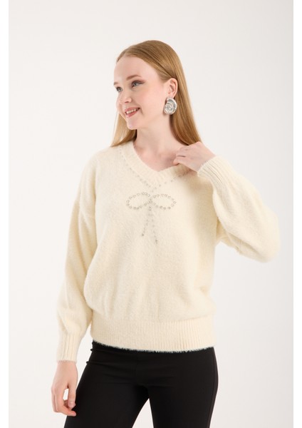 Kadın Ekru Sakal Iplik Balon Kollu Taş ve Inci Detaylı V Yaka Triko Kazak fırsatları