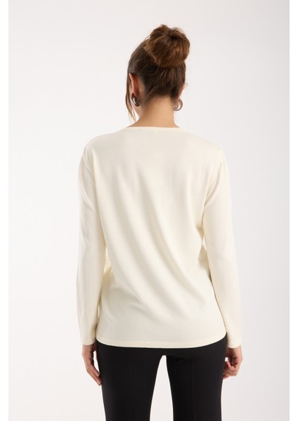 Kadın Ekru Viskon Kumaş V Yaka Simli Triko Bluz