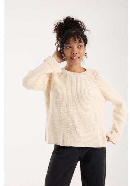 Kadın Ekru Reglan Kol ve Tek Düğmeli Manşetler Bisiklet Yaka Simli Triko Kazak modelleri