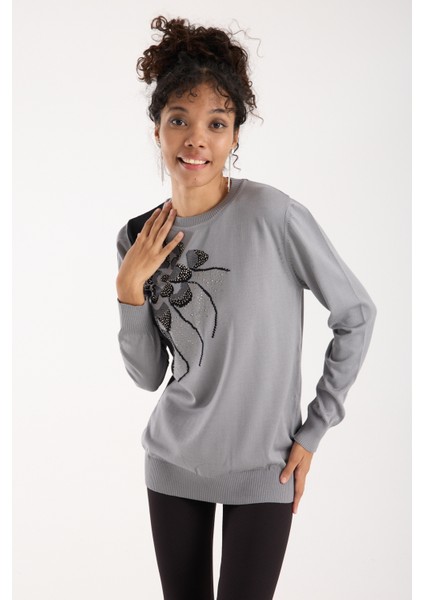 Kadın Gri Elit Viskon Kumaş Taş Detaylı Bisiklet Yaka Triko Bluz fiyatları