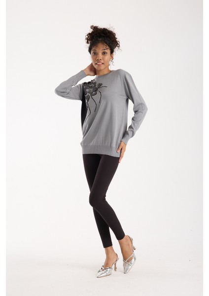 Kadın Gri Elit Viskon Kumaş Taş Detaylı Bisiklet Yaka Triko Bluz