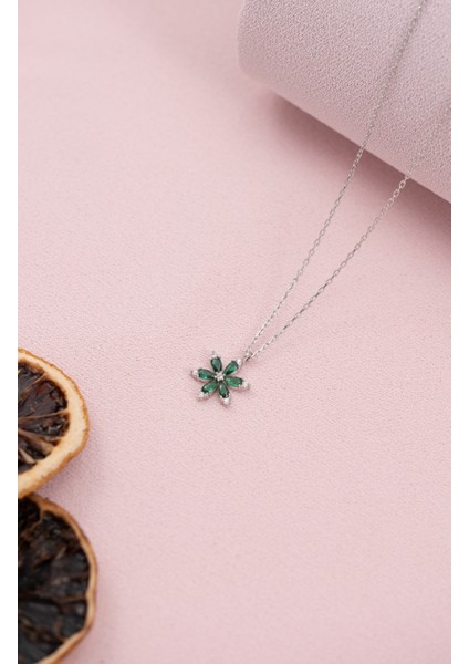 925 Ayar Gümüş Rodyumlu Zirkon Taşlı Yeşil Lotus Çiçeği Kolye