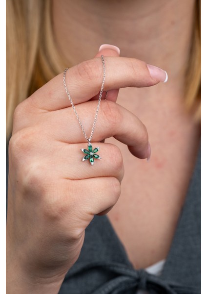925 Ayar Gümüş Rodyumlu Zirkon Taşlı Yeşil Lotus Çiçeği Kolye fiyatları