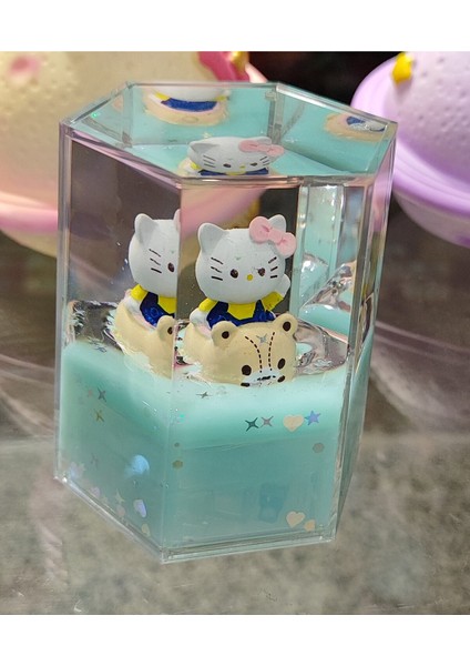 Hello Kitty Karakterli Işıklı Sesli Batmayan Sulu Dekoratif Altıgen Süs (10CM * 6cm )