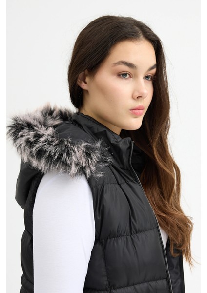 Kadın Siyah Kapüşonlu Uzun Şişme Yelek indirimleri