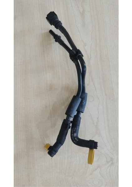 M8A2-8D331-AC YAKIT HORTUMU JAGUAR-LAND ROVER