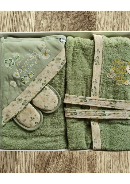 Kız Bebek Bornoz Seti 5’li – %100 Pamuk – Antialerjenik – Yeşil Çiçek Desenli