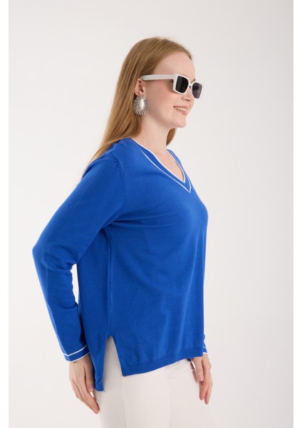 Kadın Saks Mavisi Kontrast Biyeli ve Yan Yırtmaçlı V Yaka Triko Bluz fiyatları