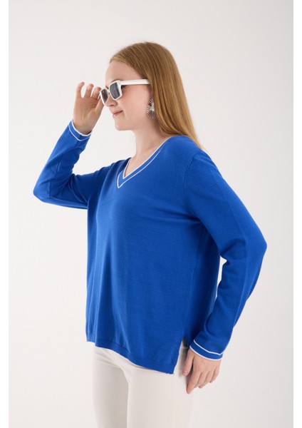 Kadın Saks Mavisi Kontrast Biyeli ve Yan Yırtmaçlı V Yaka Triko Bluz modelleri