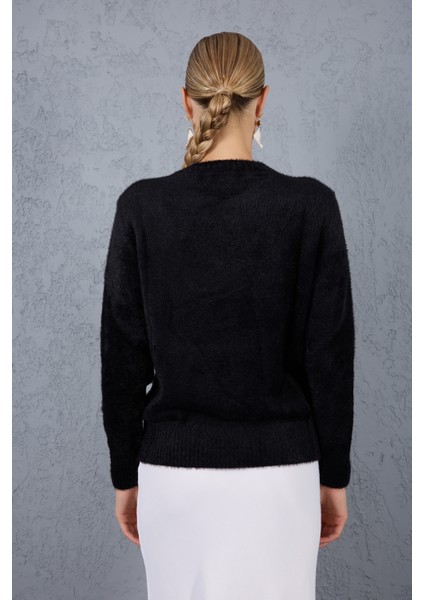 Kadın Siyah Sakal Iplik Taş ve Inci Detaylı Bisiklet Yaka Triko Kazak fırsatları