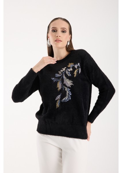 Kadın Siyah Sakal Iplik Yaprak Desenli Boncuk Nakışlı Bisiklet Yaka Triko Kazak indirimleri