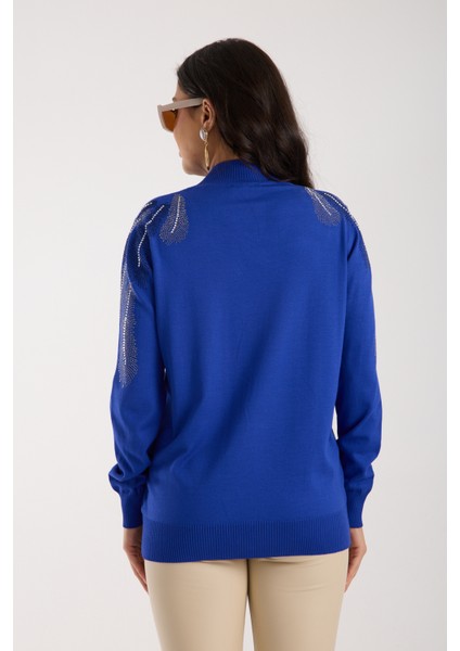 Kadın Saks Mavisi Elit Viskon Kumaş Taş Detaylı Omuzlar Yarım Balıkçı Yaka Triko Bluz fırsatları