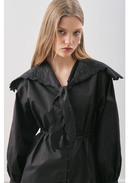 Nakışlı Geniş Yaka Gömlek Siyah