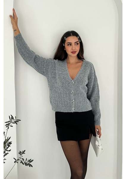 Kadın V Yaka Düğmeli Triko Hırka – Textured Grace fırsatları