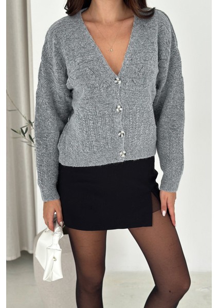 Kadın V Yaka Düğmeli Triko Hırka – Textured Grace indirimleri