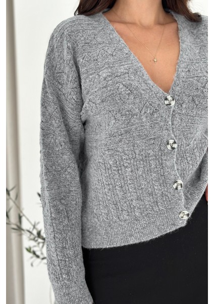 Kadın V Yaka Düğmeli Triko Hırka – Textured Grace