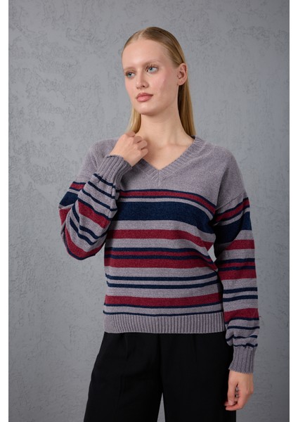 Kadın Gri Çizgili V Yaka Şönil Kadife Triko Kazak