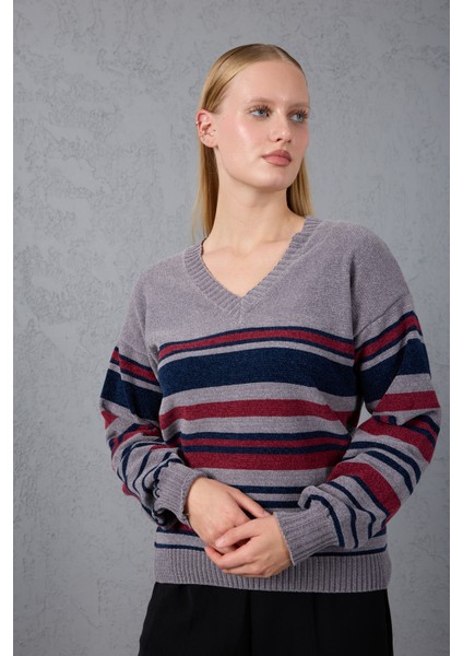 Kadın Gri Çizgili V Yaka Şönil Kadife Triko Kazak fiyatları
