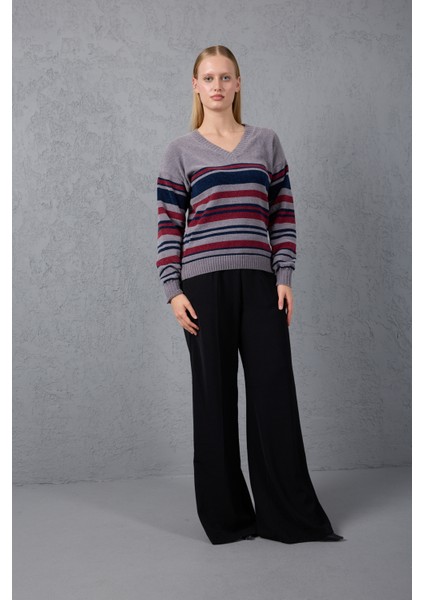 Kadın Gri Çizgili V Yaka Şönil Kadife Triko Kazak