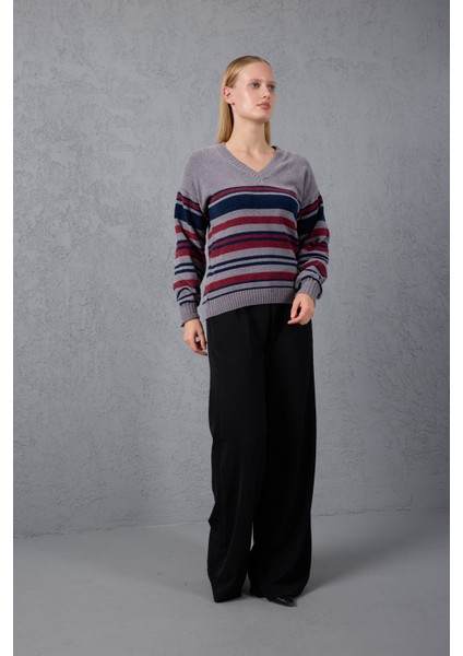 Kadın Gri Çizgili V Yaka Şönil Kadife Triko Kazak