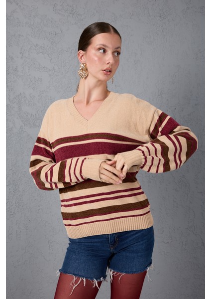 Kadın Açık Bej Çizgili V Yaka Şönil Kadife Triko Kazak
