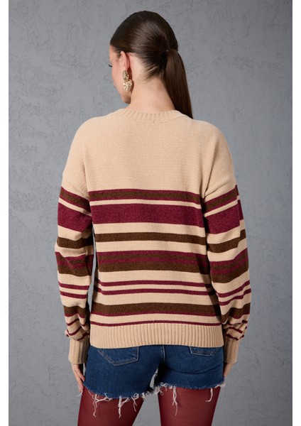 Kadın Açık Bej Çizgili V Yaka Şönil Kadife Triko Kazak fırsatları